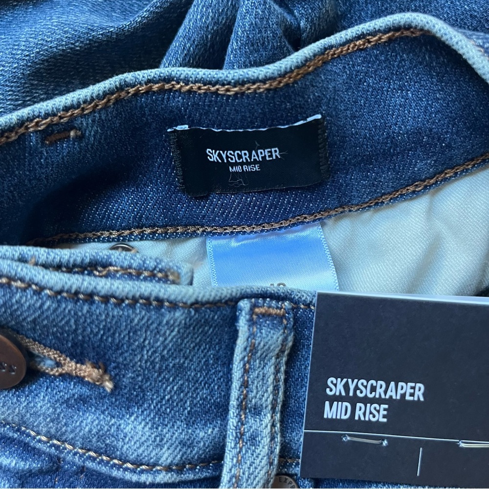 Express Mid Rise Medium Wash Skyscraper Jeans - Picture 12 of 14
